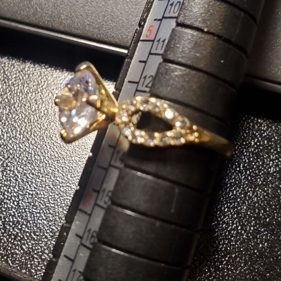 Gold Split shoulder beautiful CZ ring - Picture 6 of 8